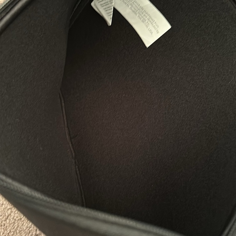 Amazon Essentials Black Soft Travel Laptop Case - Picture 6 of 7